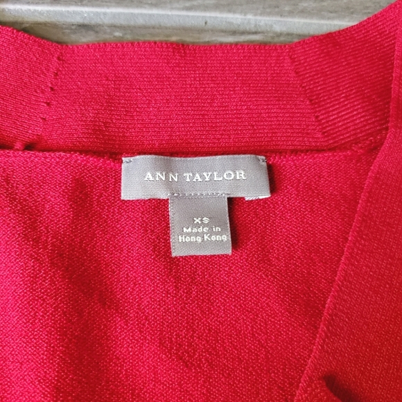 Ann Taylor Red Quarter Sleeve Tie Neck Top - Size XS - Picture 5 of 7
